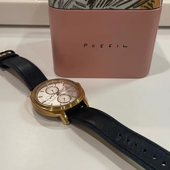 Fossil Watch - Picture 3 of 5